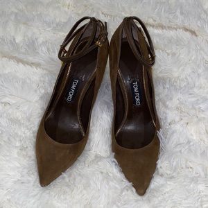 Tom Ford Padlock Pumps Brown Suede